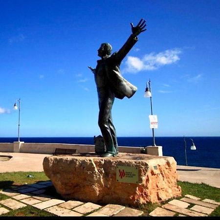 Polignano A Mare: Sulla Piazza Di Domenico Modugno Villa Exteriör bild