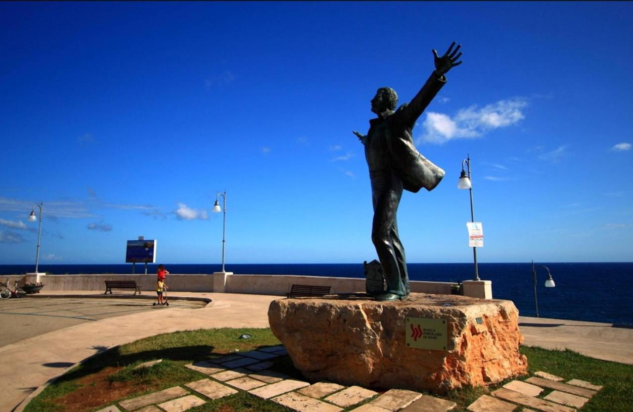 Polignano A Mare: Sulla Piazza Di Domenico Modugno Villa Exteriör bild