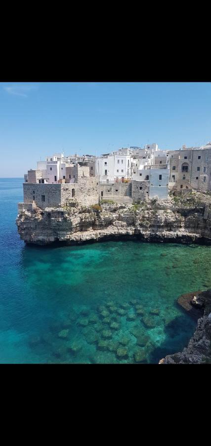 Polignano A Mare: Sulla Piazza Di Domenico Modugno Villa Exteriör bild