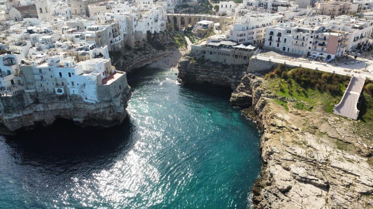 Polignano A Mare: Sulla Piazza Di Domenico Modugno Villa Exteriör bild