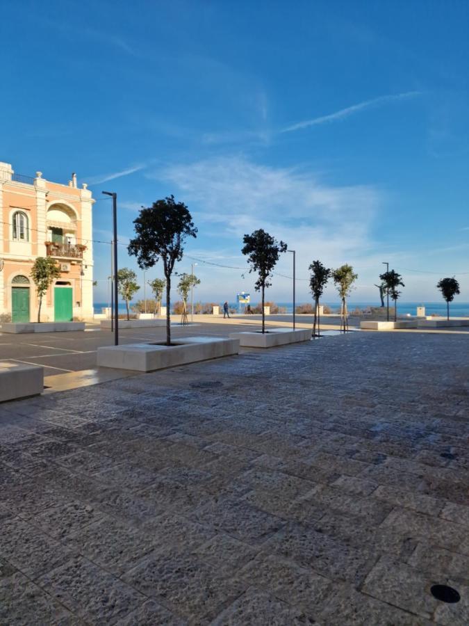 Polignano A Mare: Sulla Piazza Di Domenico Modugno Villa Exteriör bild