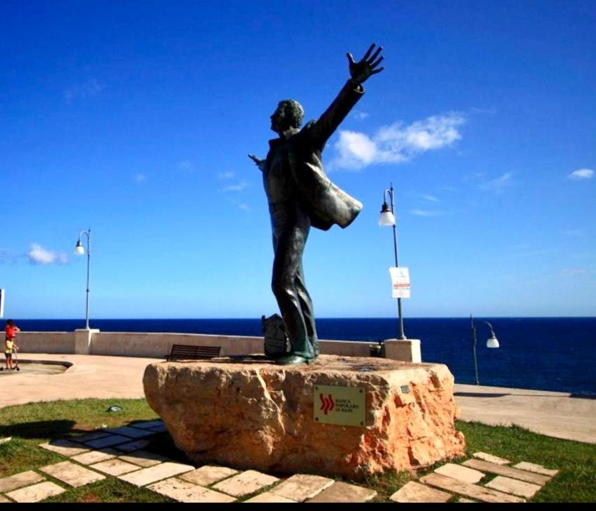 Polignano A Mare: Sulla Piazza Di Domenico Modugno Villa Exteriör bild